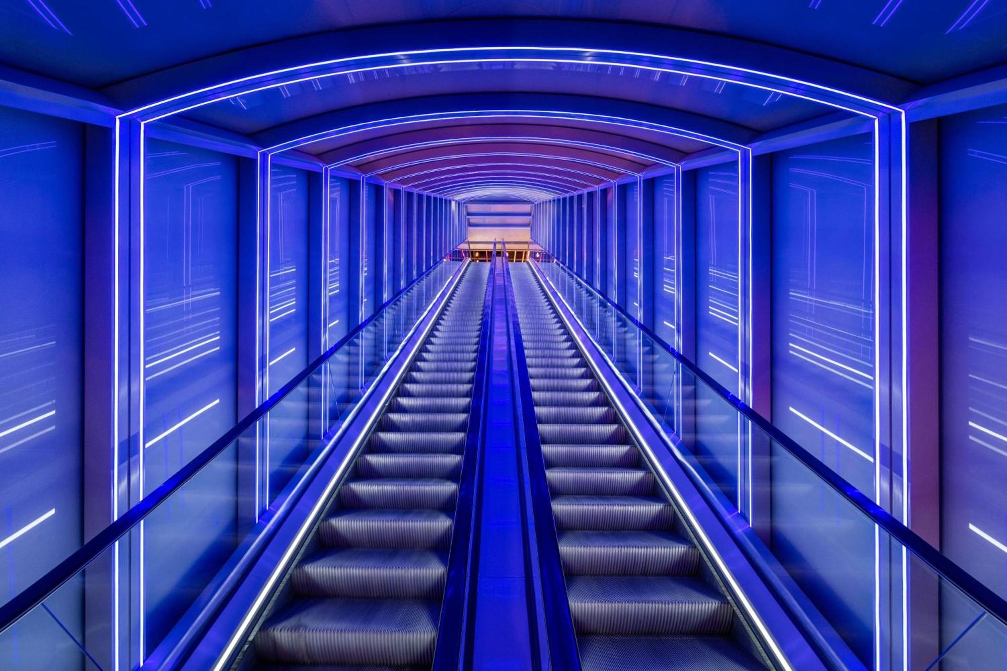 W Sydney Hotel Luaran gambar The escalator at the entrance of the hotel